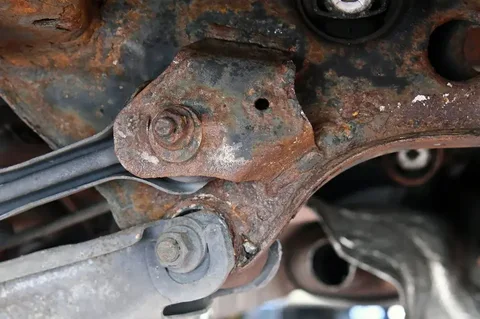 Skorodowane połączenie regulacyjne tylnego zawieszenia BMW serii 1 E87