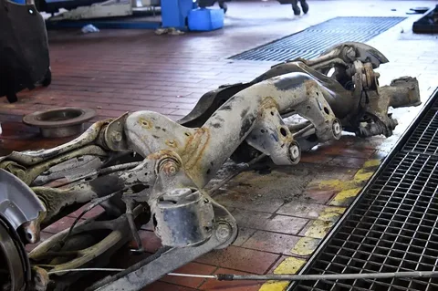 Kompletna tylna belka po wymontowaniu z BMW serii 1 E87