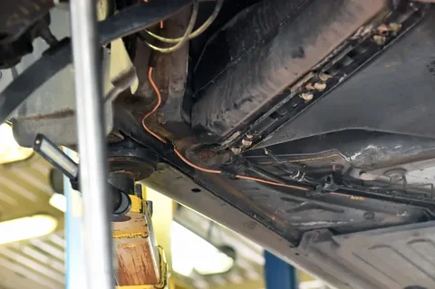 Nowe sztywne przewody hamulcowe pod Mercedesem W211