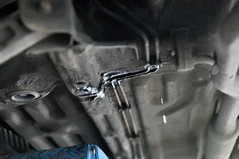 Opel Agila: miejsce rozszczelnienia przewodu widoczne podczas kontroli