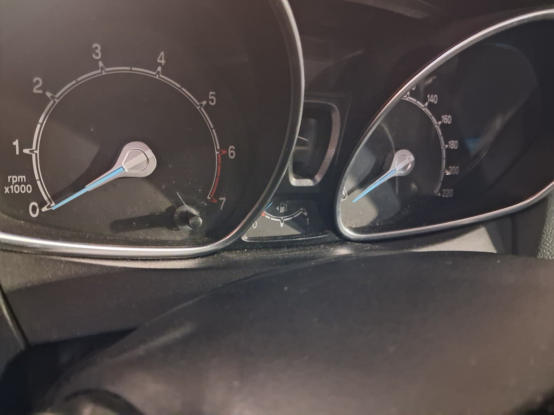 Wskazania deski rozdzielczej - FORD B-MAX