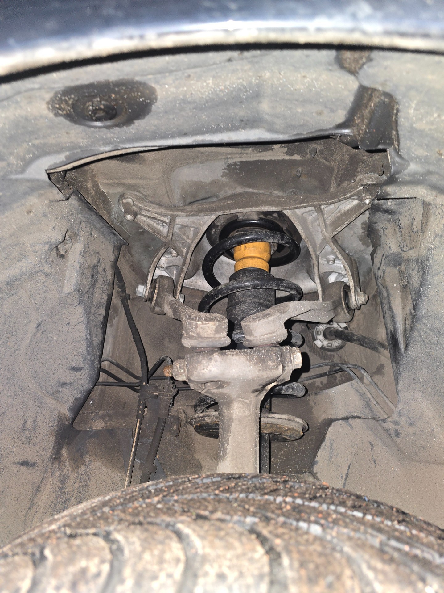 Stan sprężyn przedniej osi - AUDI A4 B8 Avant