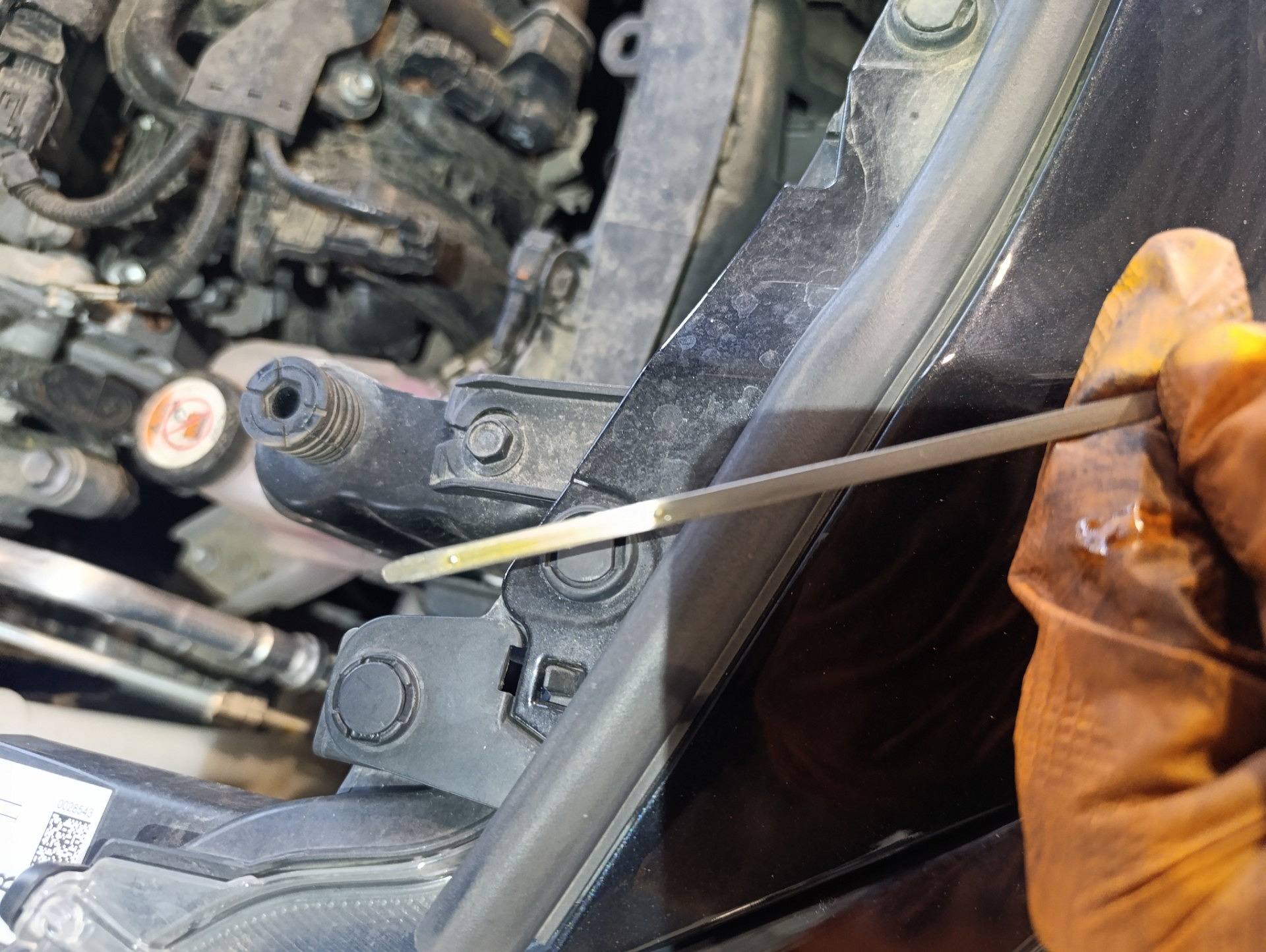 Poziom oleju silnikowego - TOYOTA YARIS CROSS