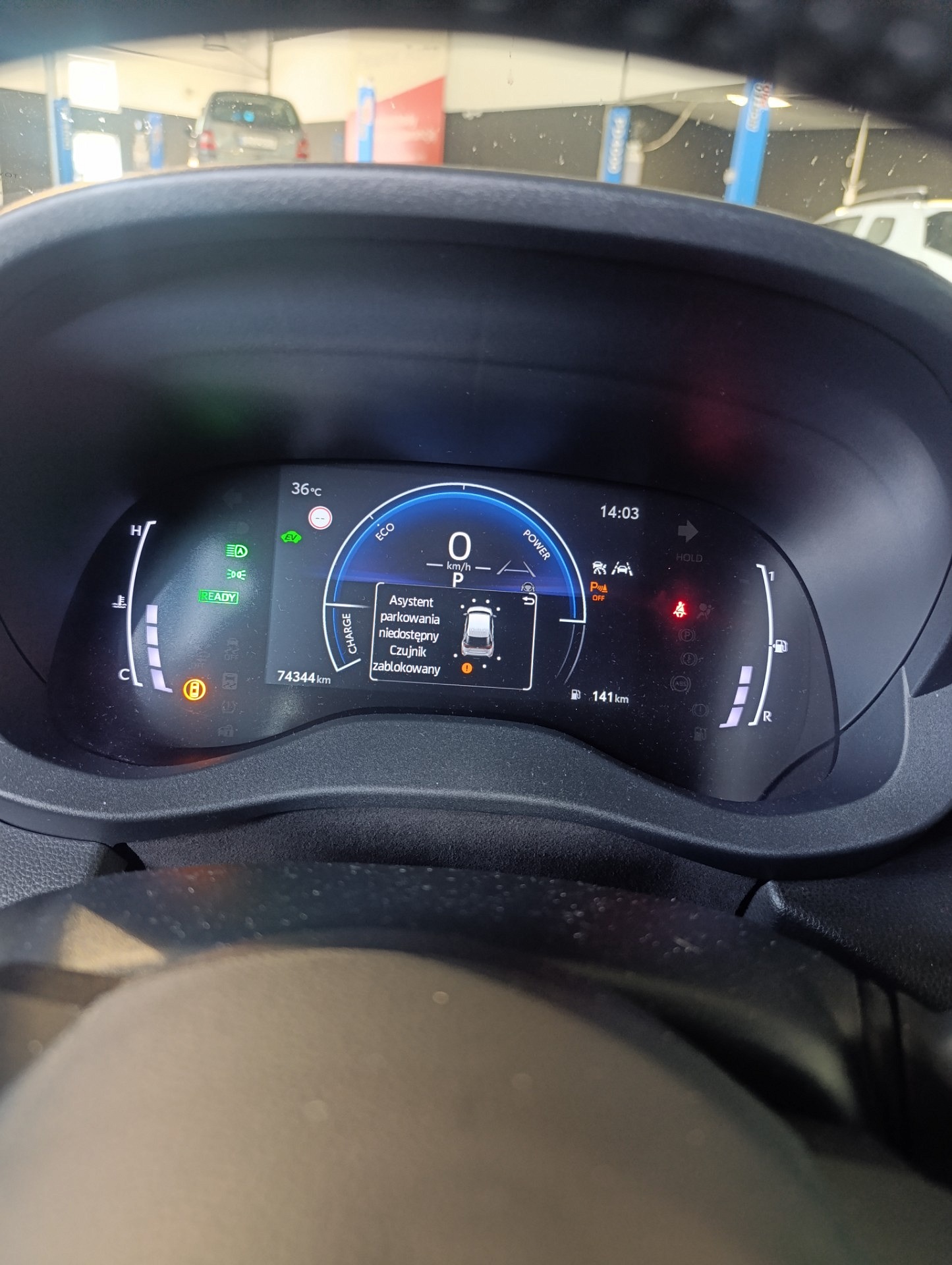 Komunikaty na desce rozdzielczej - TOYOTA YARIS CROSS