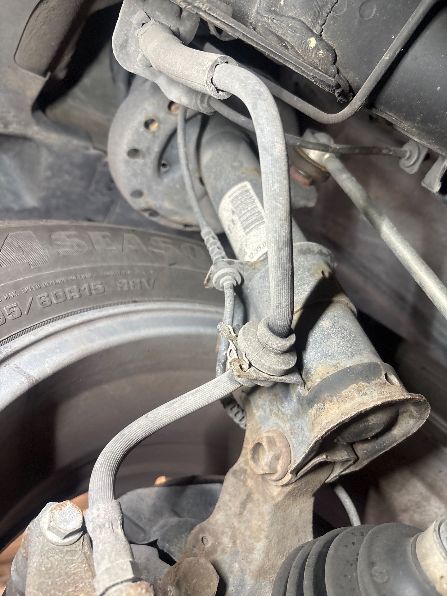 Przewody hamulcowe na przedniej osi - OPEL CORSA D
