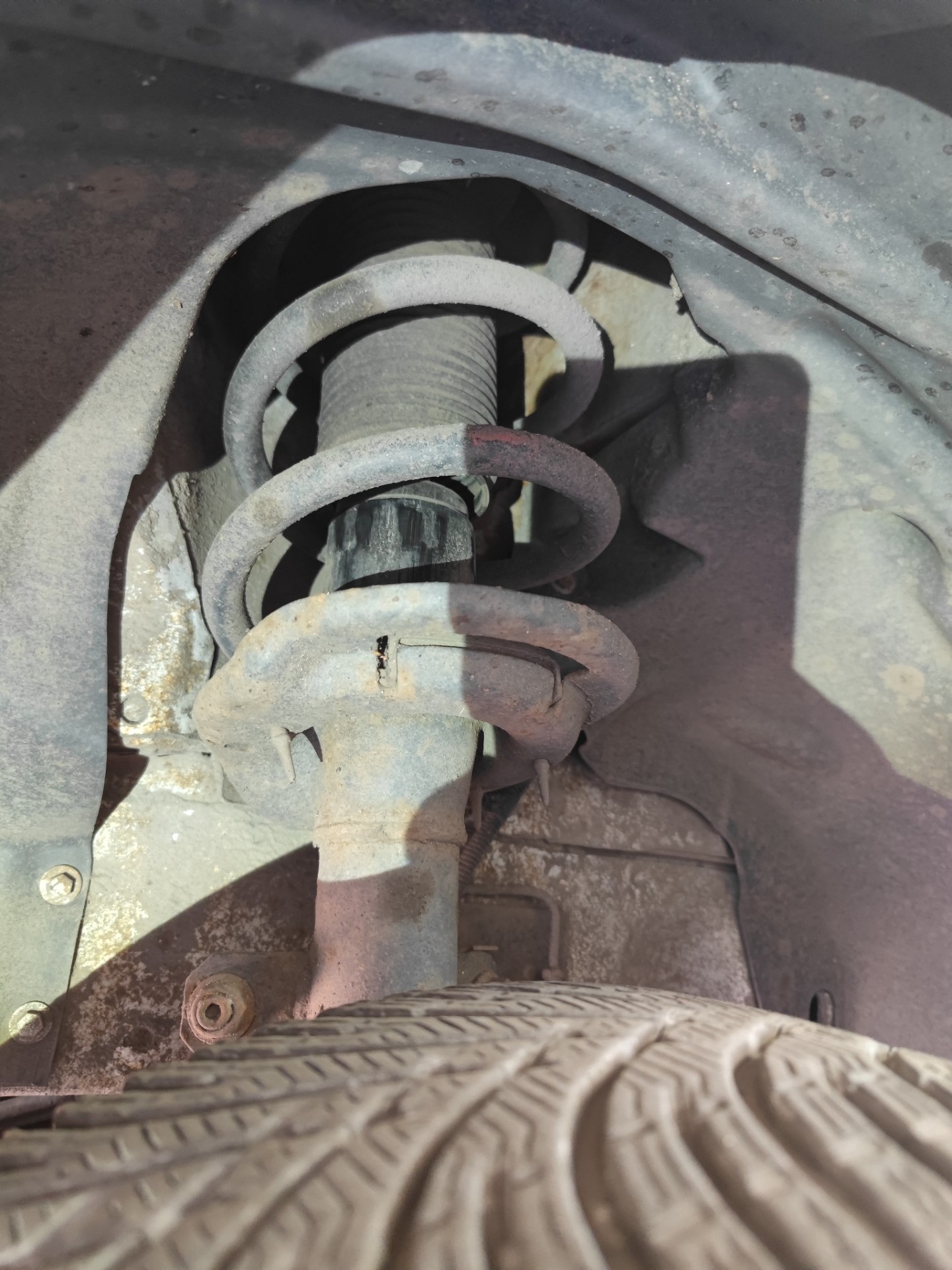 Stan amortyzatorów: przednia oś - FORD TRANSIT V363 Furgon