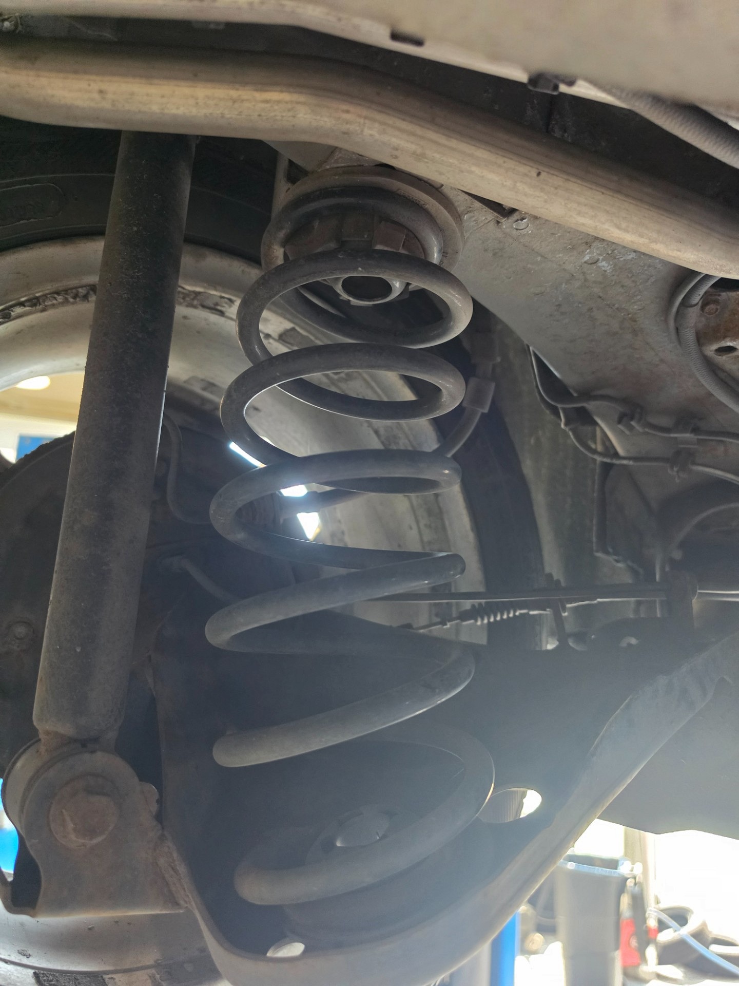 Stan sprężyn z tyłu - FORD FIESTA VI