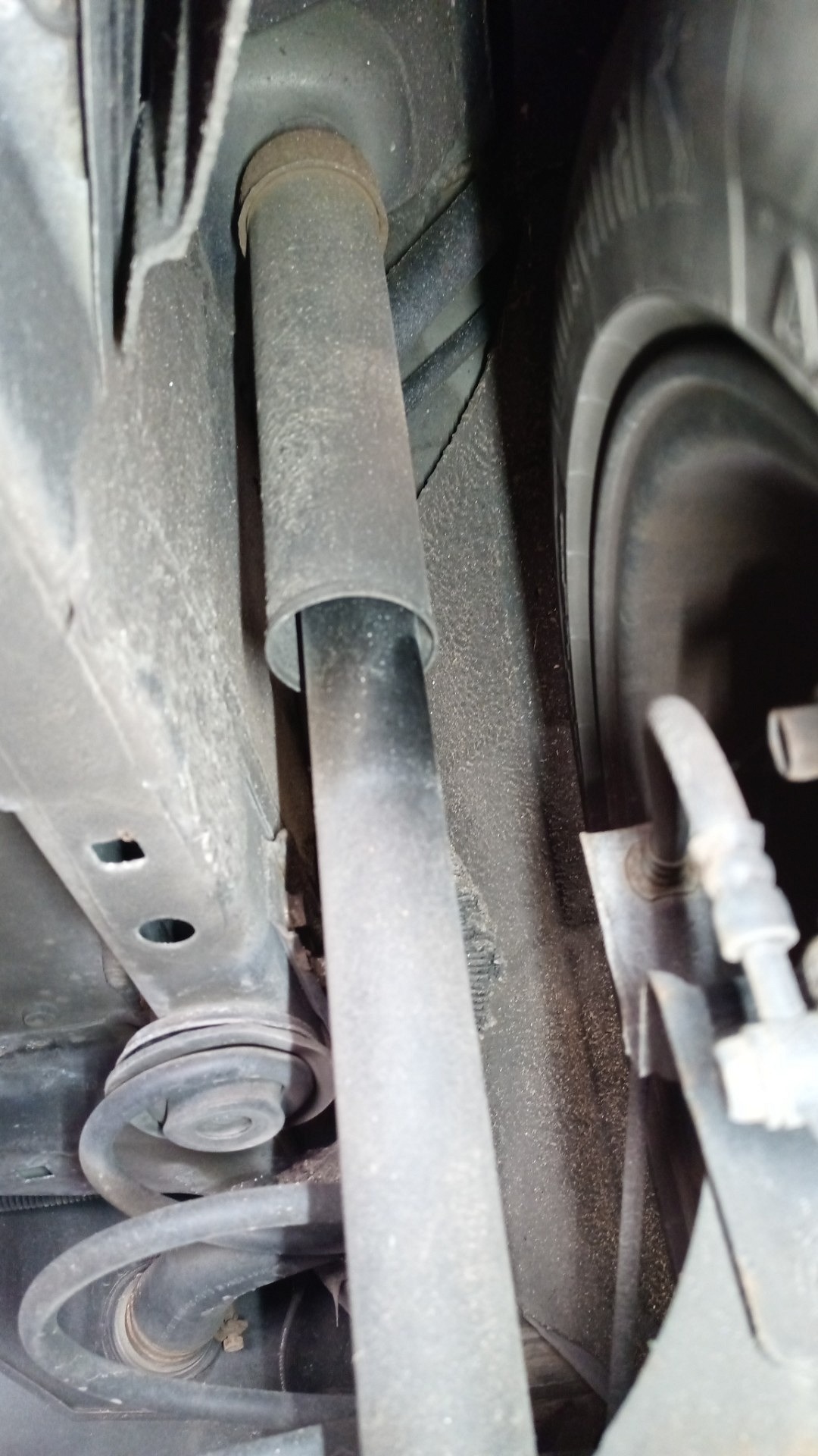 Odboje i osłony tylnej osi - NISSAN PULSAR liftback