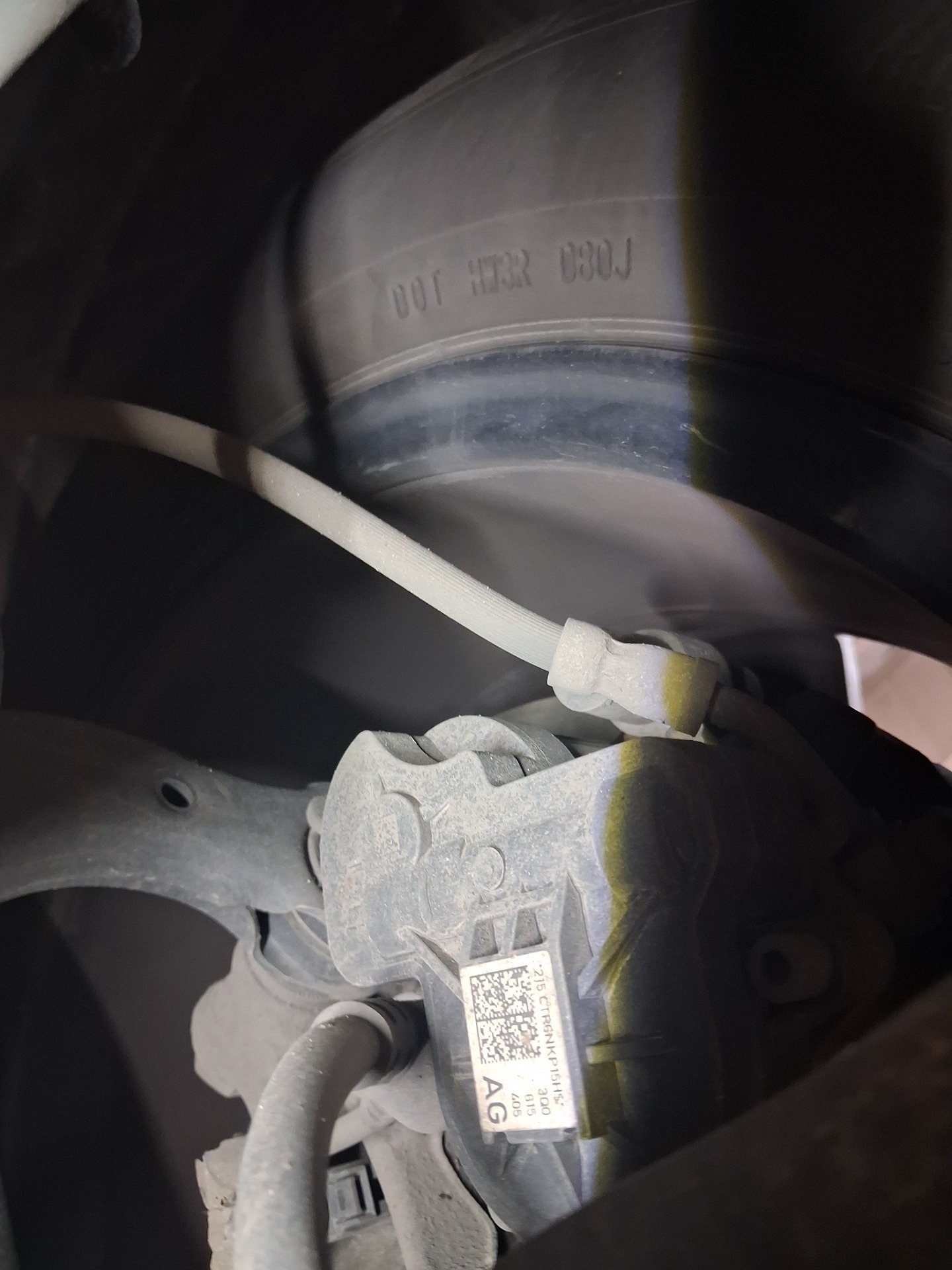 Przewody hamulcowe na tylnej osi - VW PASSAT B8 Variant