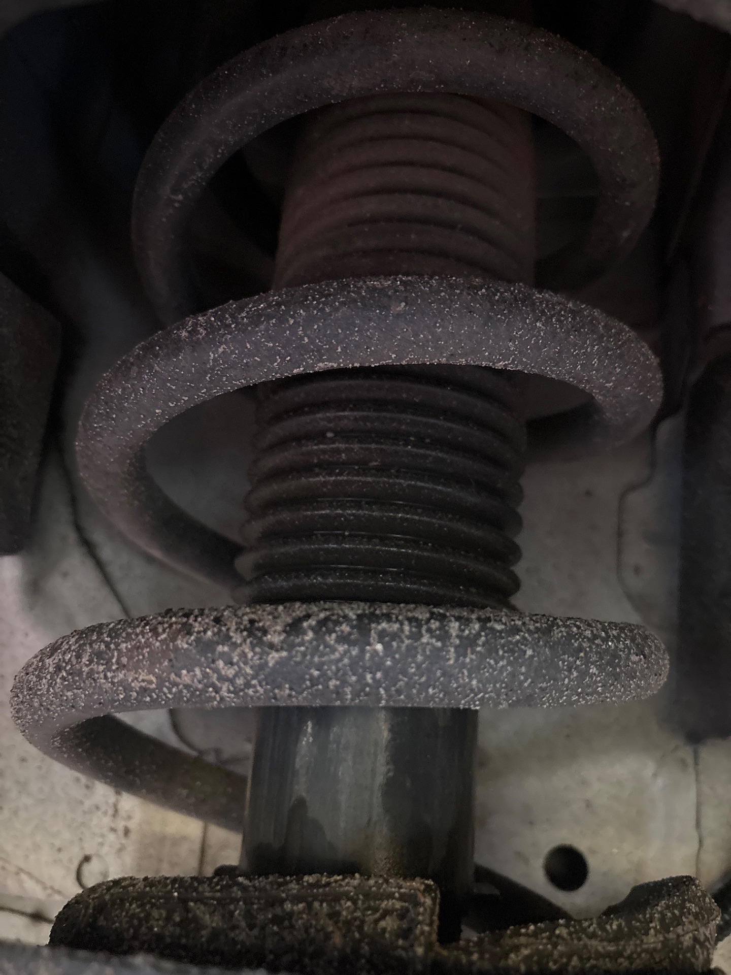 Przednia oś: stan odbojów i osłon - FORD TRANSIT V363 Furgon