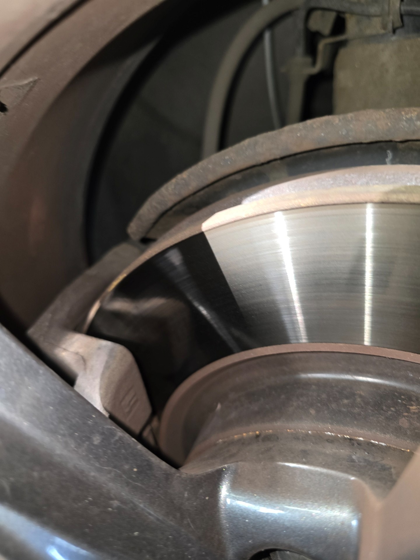 Stan klocków hamulcowych przedniej osi - NISSAN QASHQAI II