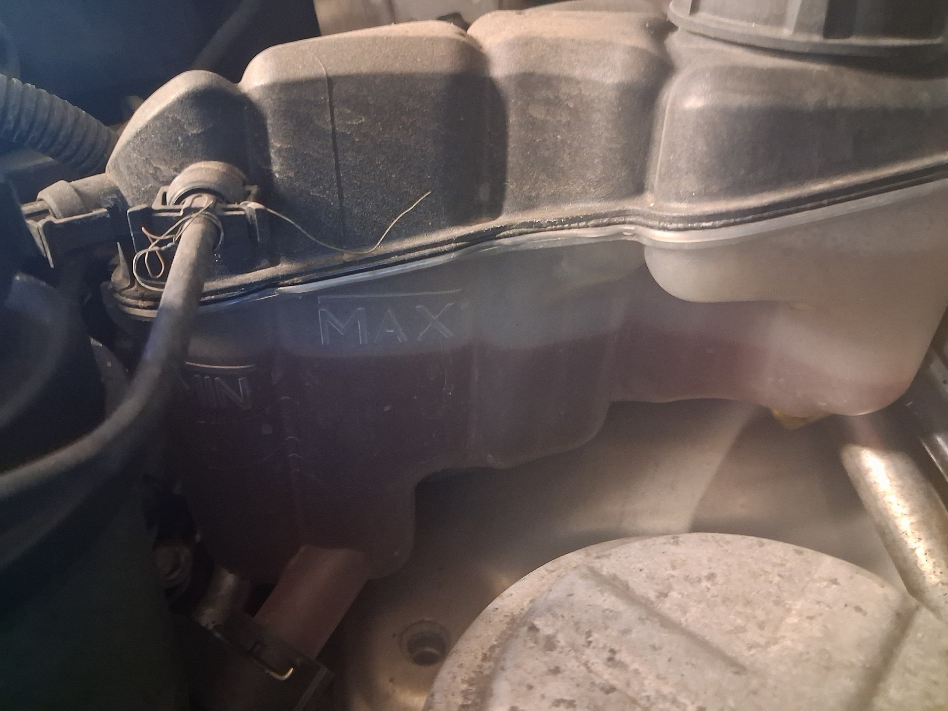 Poziom płynu chłodniczego - FORD S-MAX