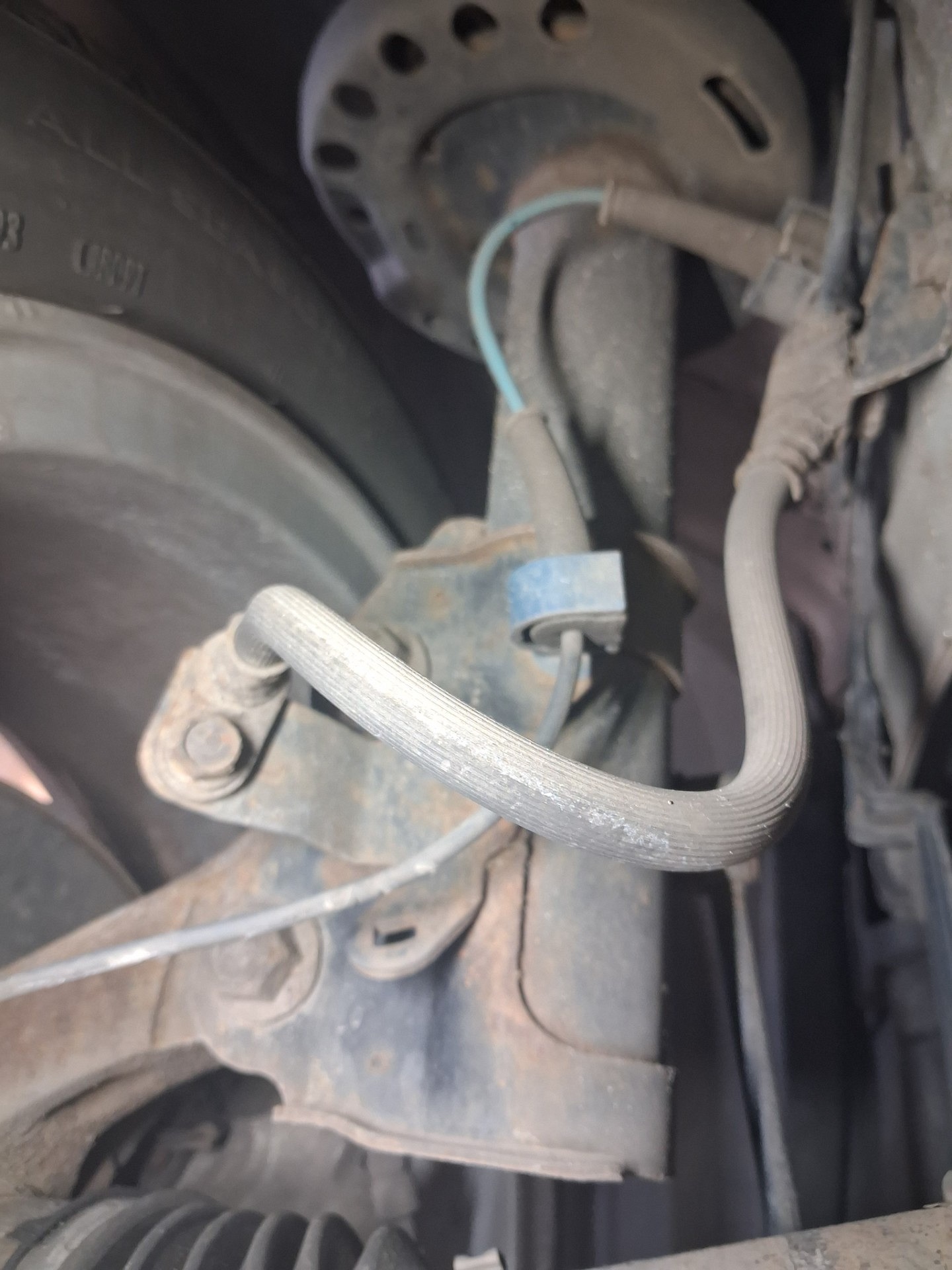 Stan przewodów hamulcowych na przedniej osi - HONDA CIVIC VIII Hatchback