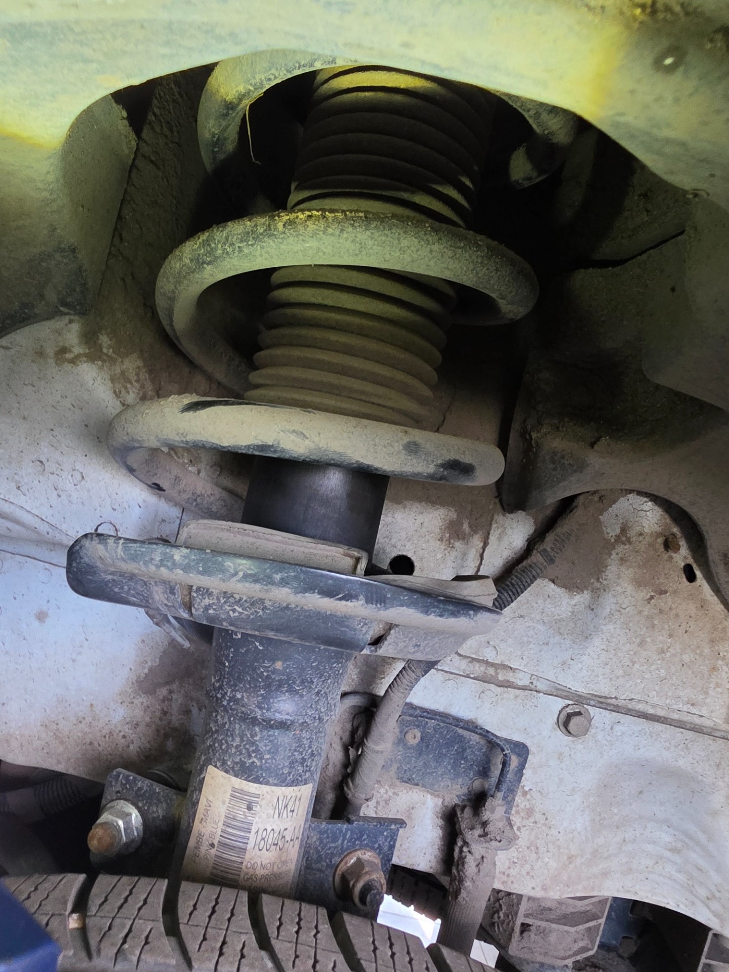 Przednia oś: odboje i osłony - FORD TRANSIT V363 Furgon