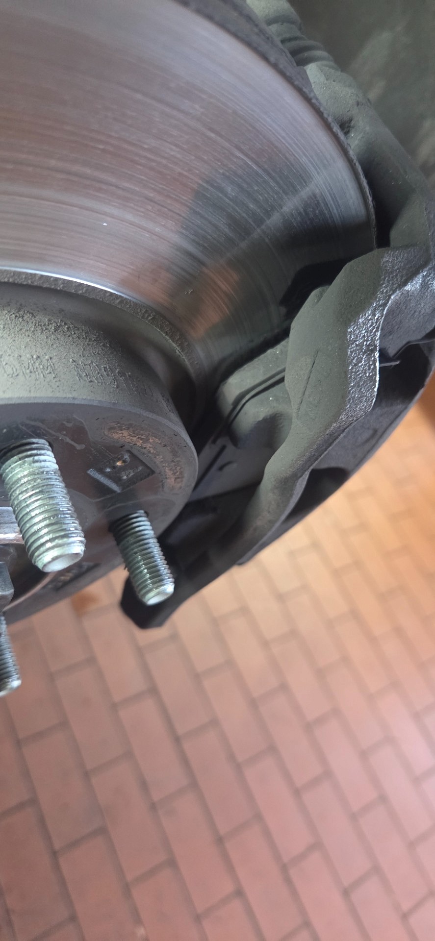 Stan klocków hamulcowych: przednia oś - KIA CEED Sportswagon