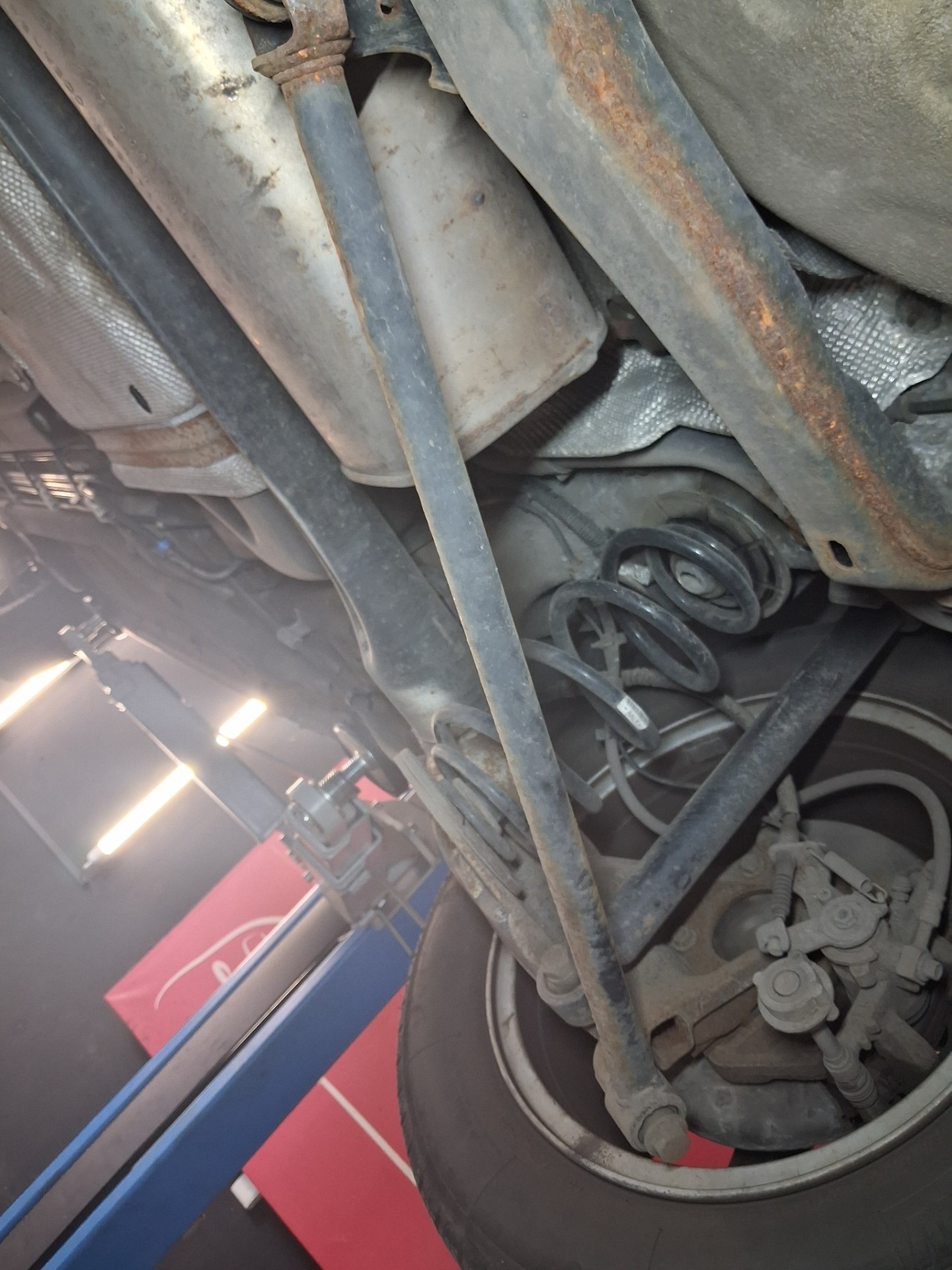 Tylna oś: zawieszenie - OPEL ASTRA J GTC
