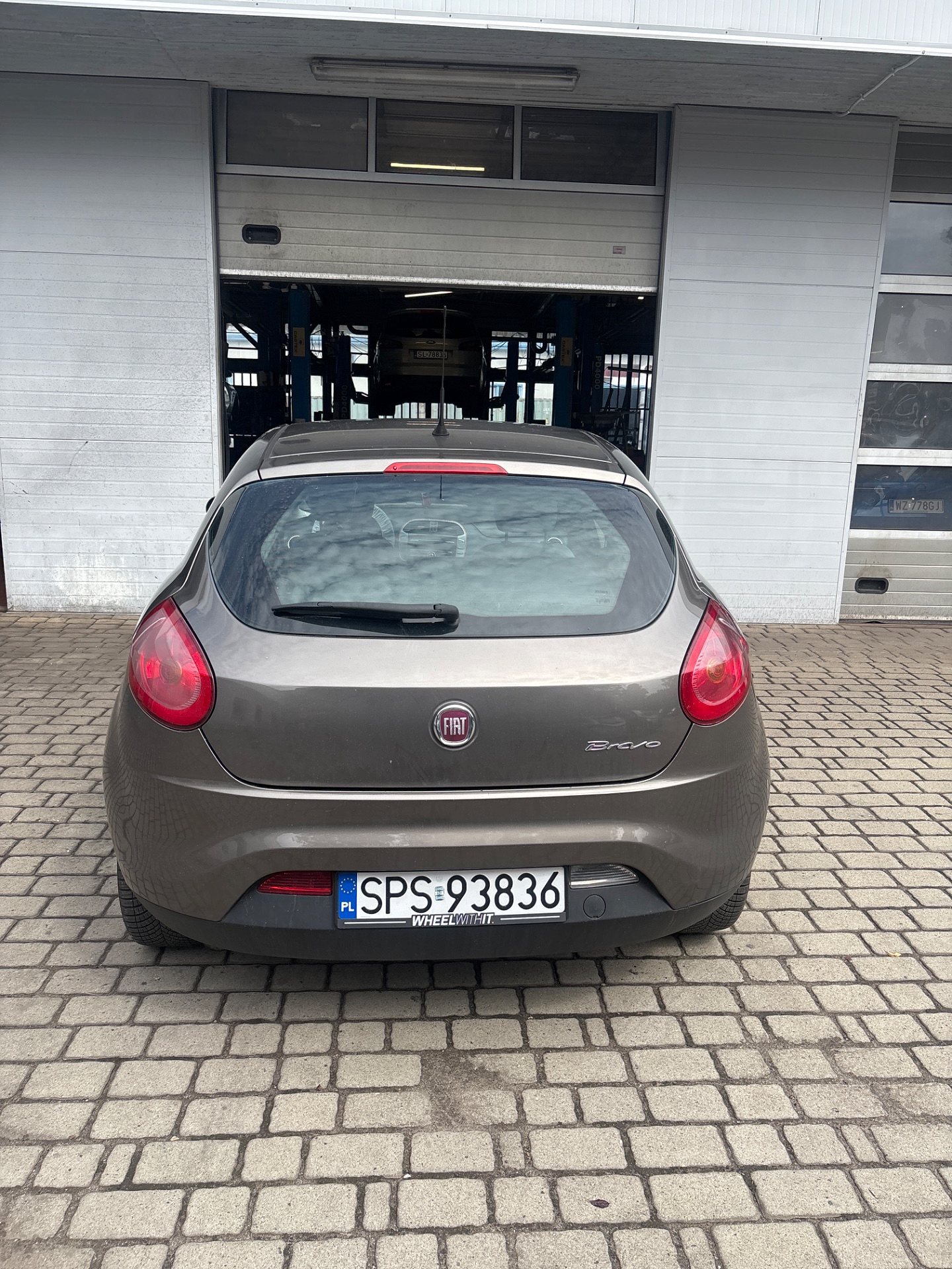 Oświetlenie zewnętrzne z tyłu - FIAT BRAVO II