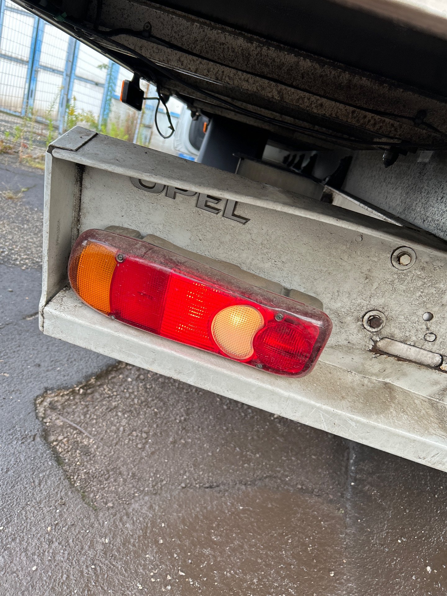 Oświetlenie zewnętrzne z tyłu - OPEL MOVANO B Furgon