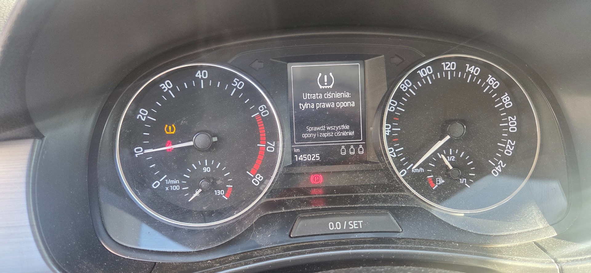 Komunikaty na desce rozdzielczej - SKODA FABIA III Kombi