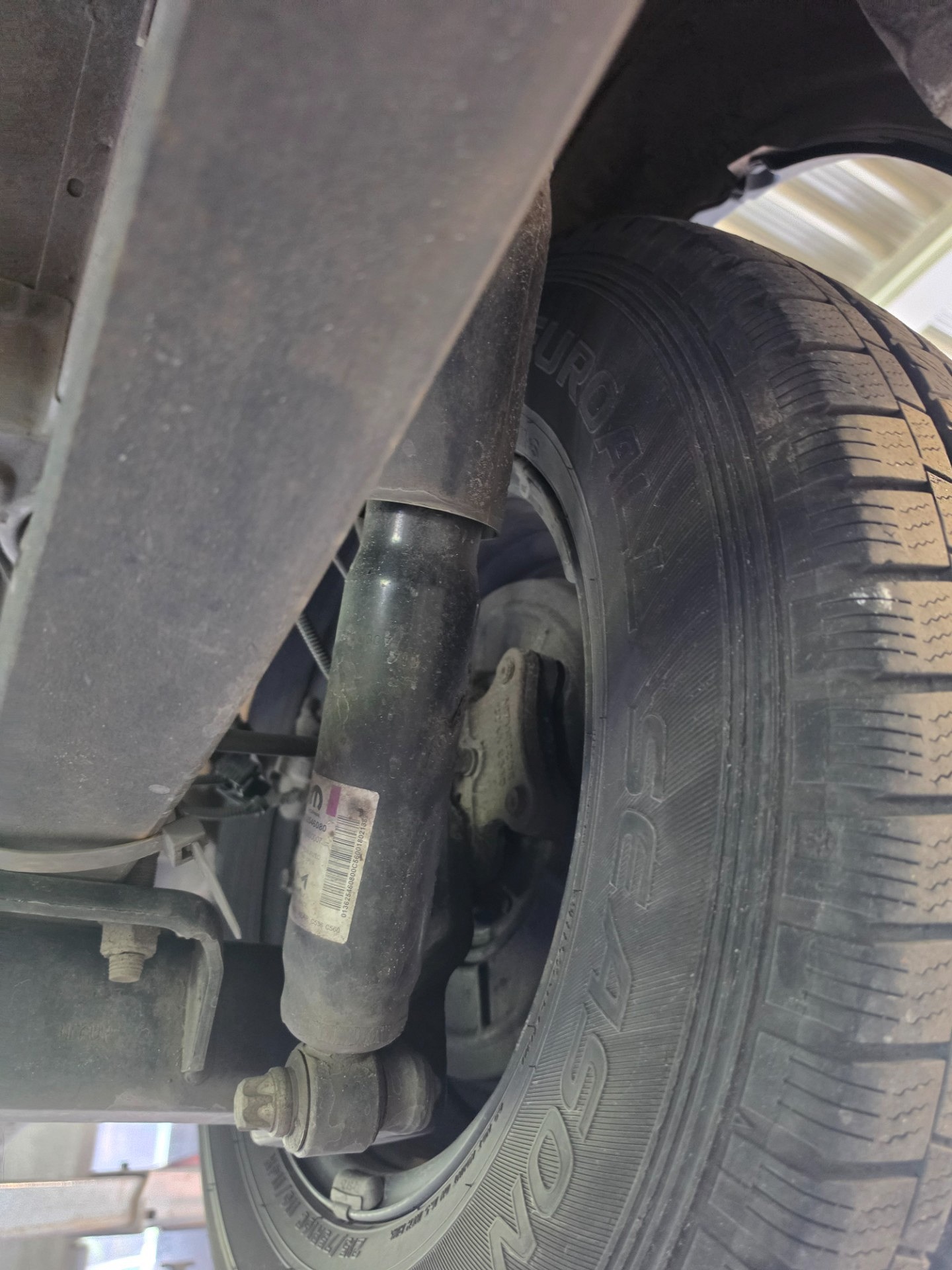 Stan amortyzatorów: tylna oś - TOYOTA PROACE MAX Furgon