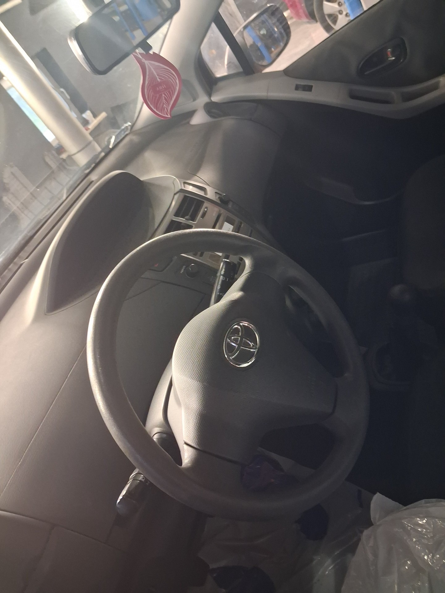 Wnętrze - TOYOTA YARIS