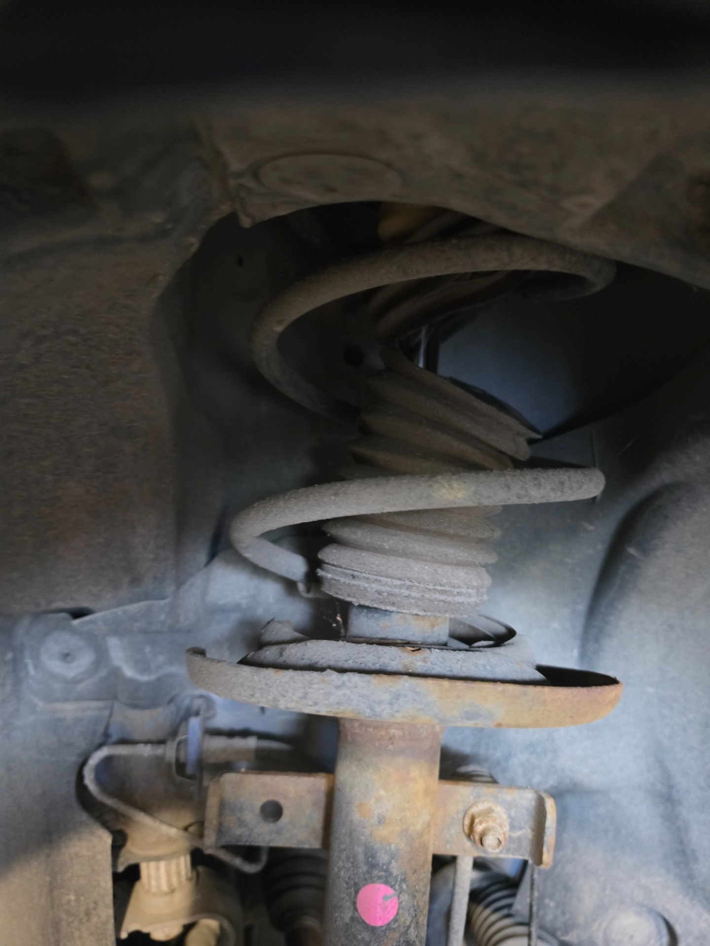 Stan sprężyn na przedniej osi - RENAULT CLIO IV