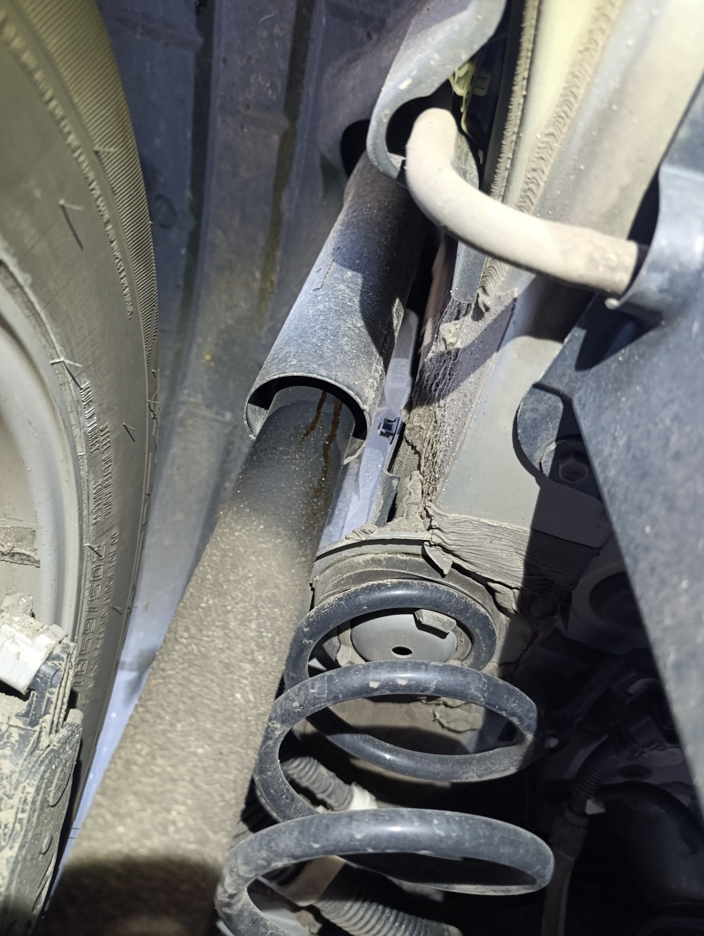 Stan amortyzatorów tylnej osi - TOYOTA YARIS CROSS