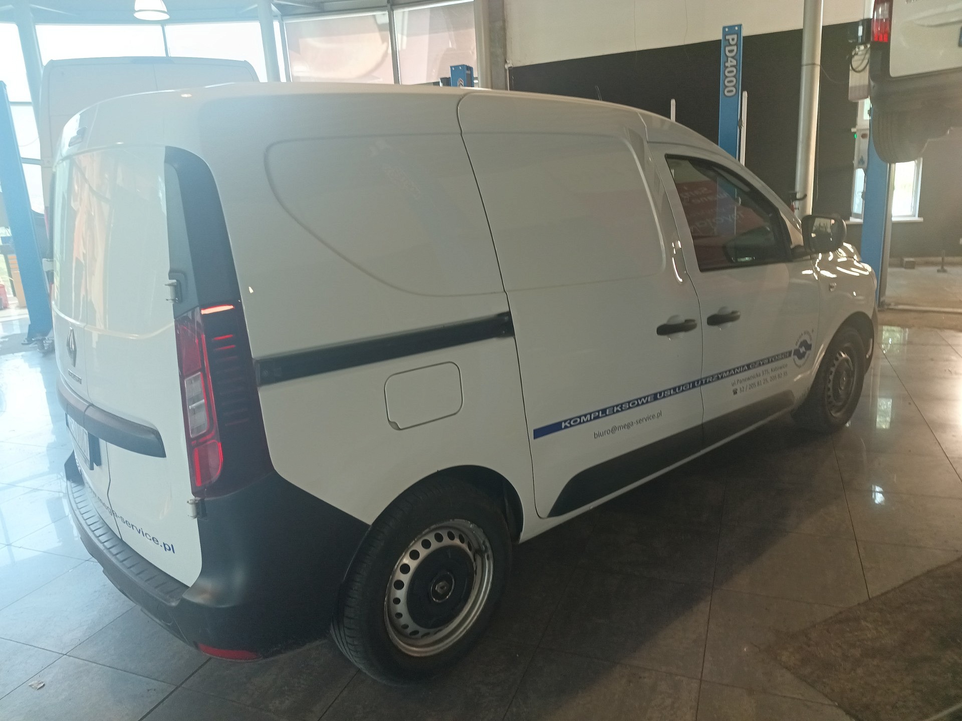 Strona prawa - RENAULT KANGOO Express