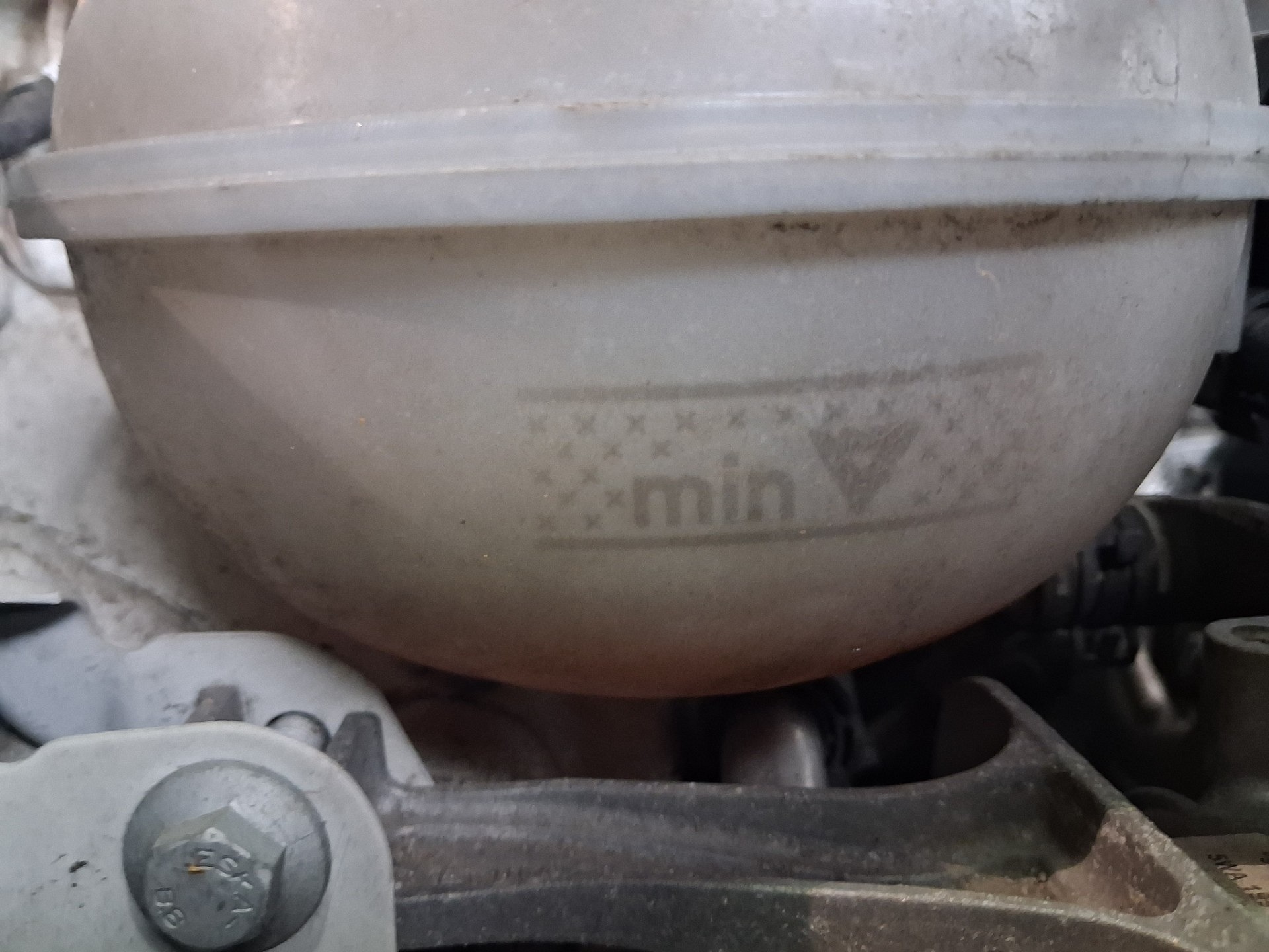 Poziom płynu chłodniczego - VW PASSAT B8 Variant