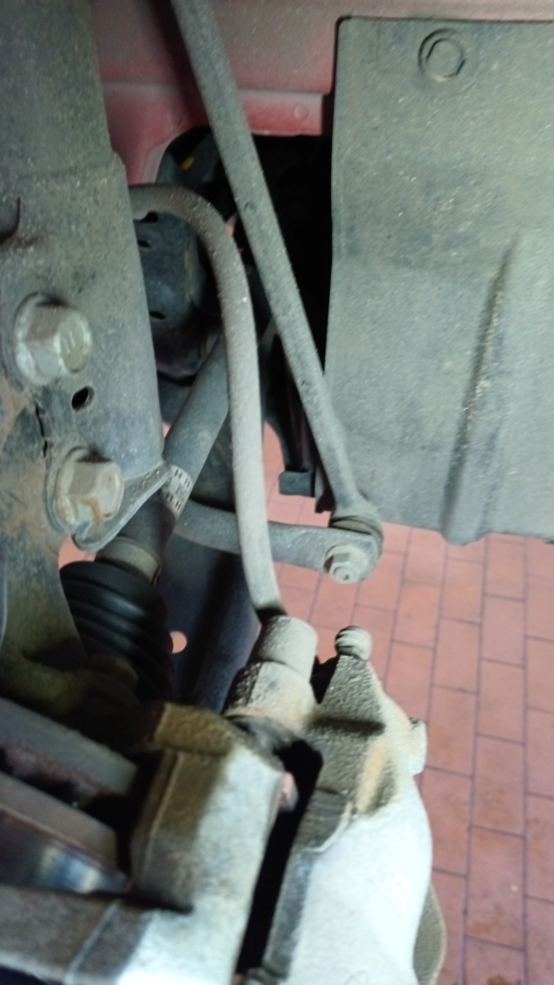Stan przednich przewodów hamulcowych - TOYOTA YARIS