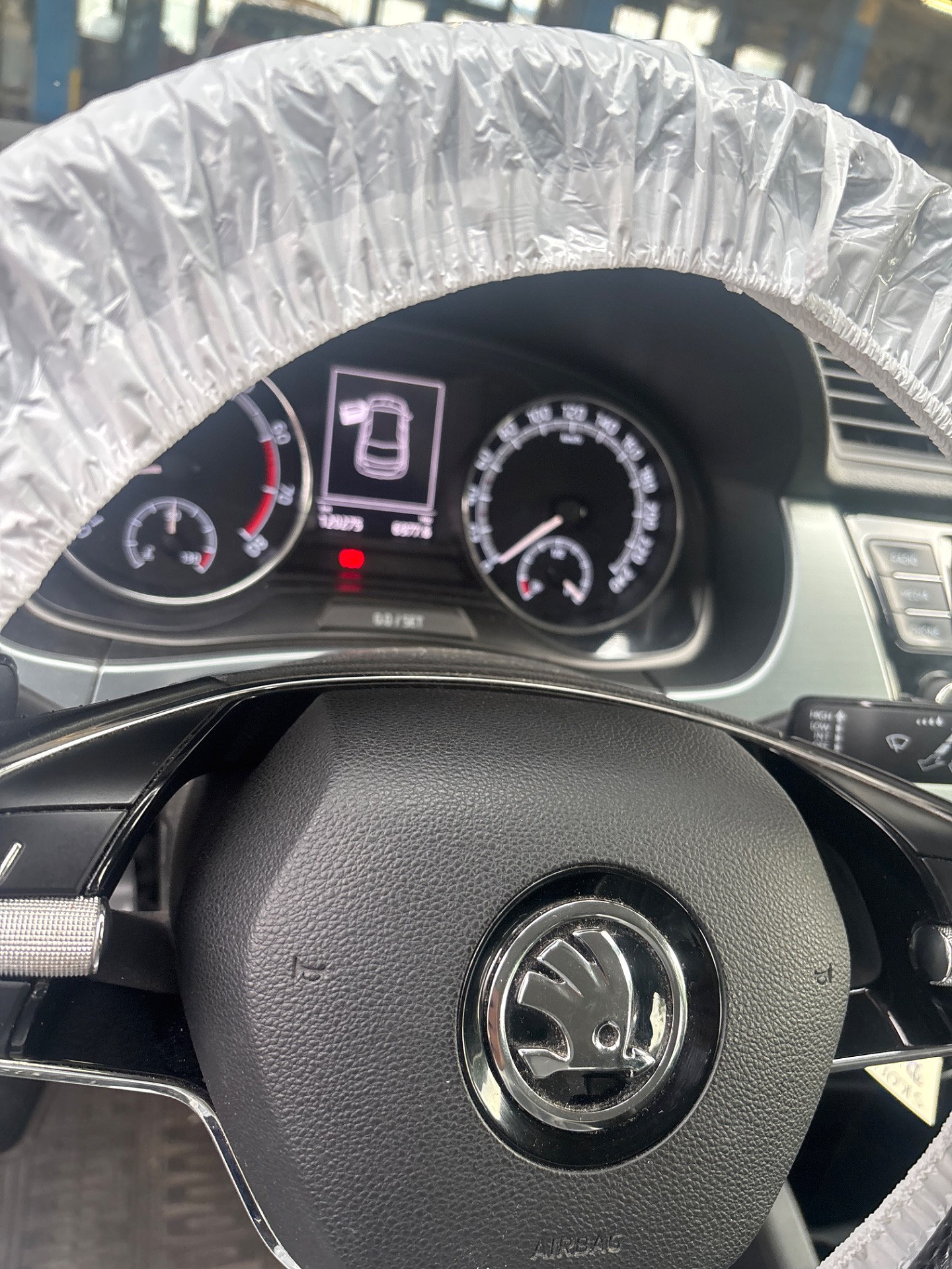 Komunikaty na desce rozdzielczej - SKODA FABIA III